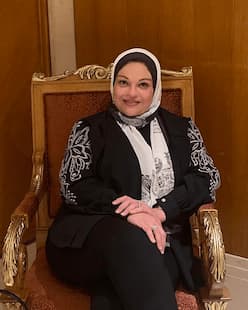 الاستاذة الدكتورة نشوة الشريف عميد المعهد
