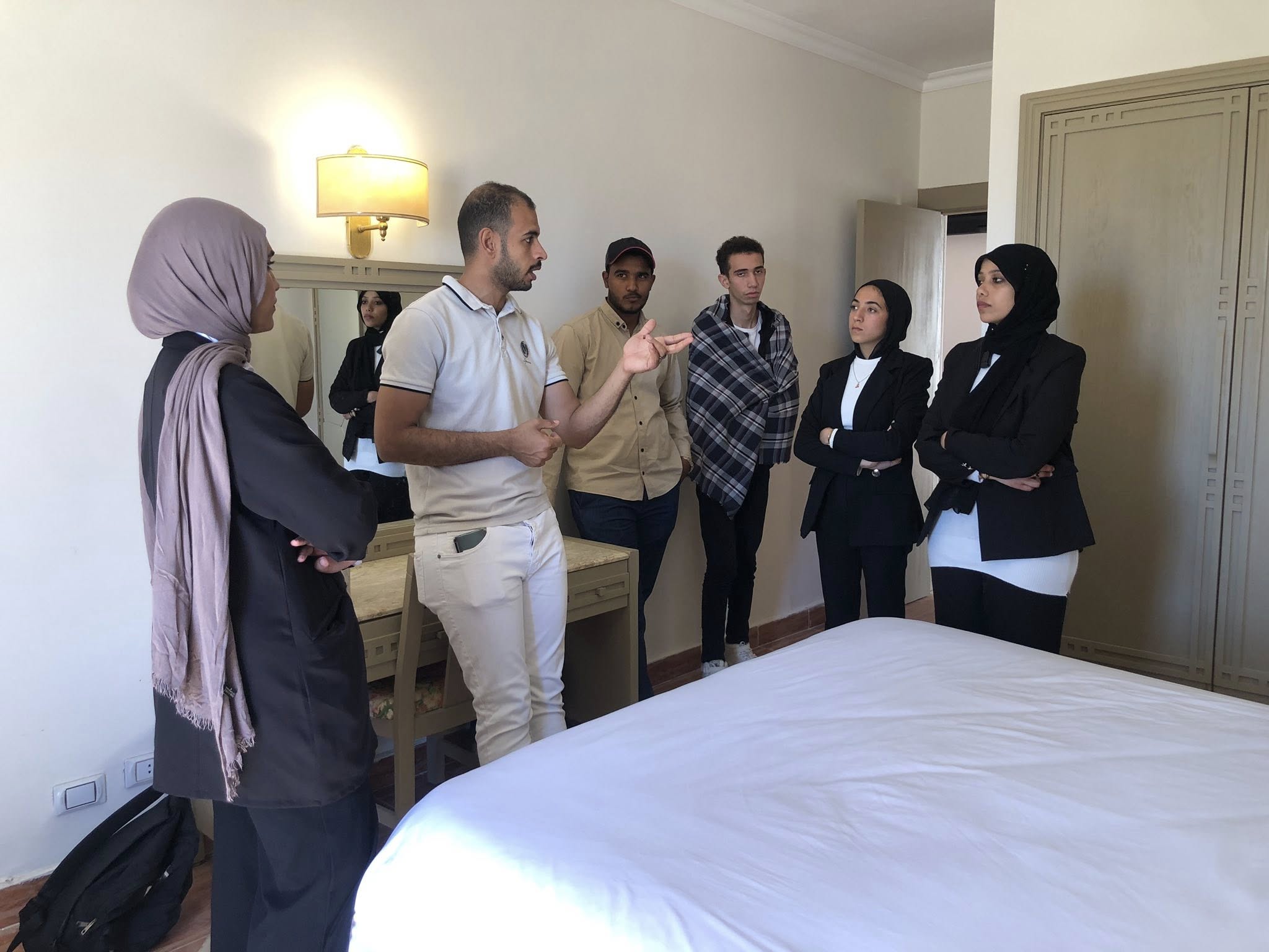 زيارة تعليمية لطلاب الفرقتين الثانية والثالثة إلى فندق ومنتجع رويال بيتش رأس سدر